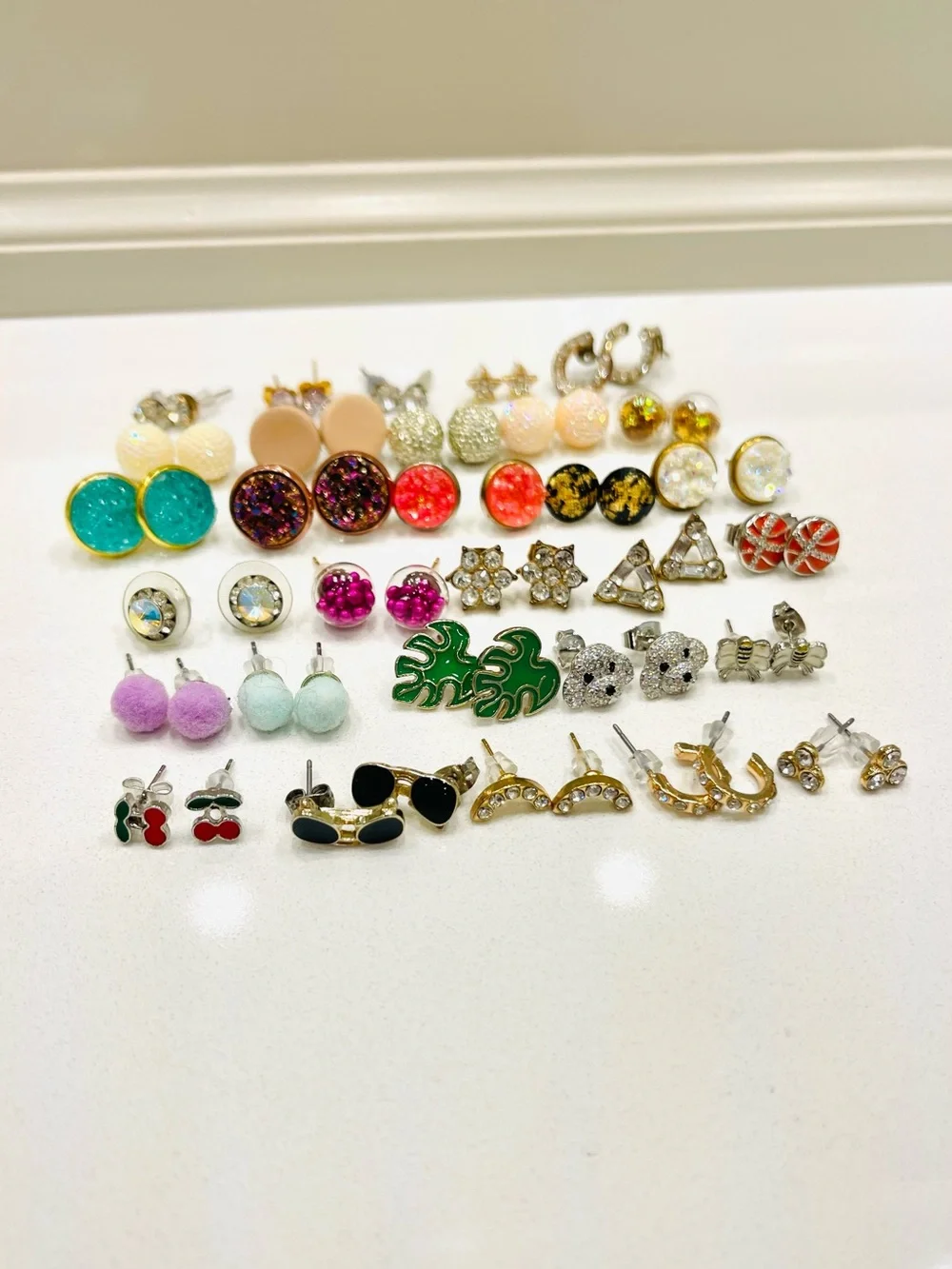 Girls Earrings 30 Pairs EUC